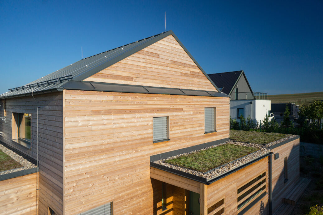 Krytina Lindab SRP Click, okapy Lindab Rainline a sněhové zachytávače z řady Lindab Safety