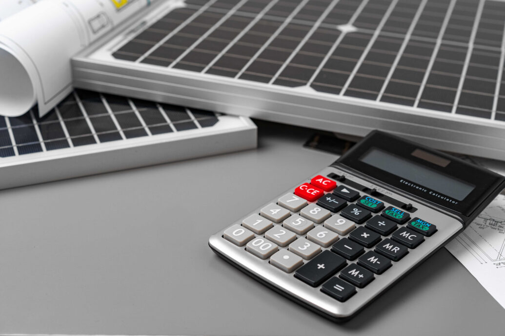 Dotace na fotovoltaiku vám pomůže snížit pořizovací náklady až o polovinu (zdroj: Envato)