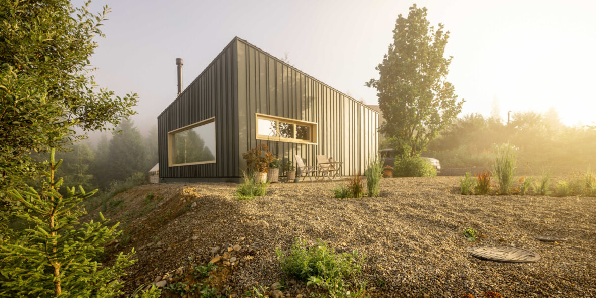 Malé domky mají na první pohled prázdninový charakter, mohou být vhodnou alternativou ke klasickému chalupaření, ale mohou sloužit k celoročnímu bydlení pro vyznavače minimalismu (zdroj: Envato)