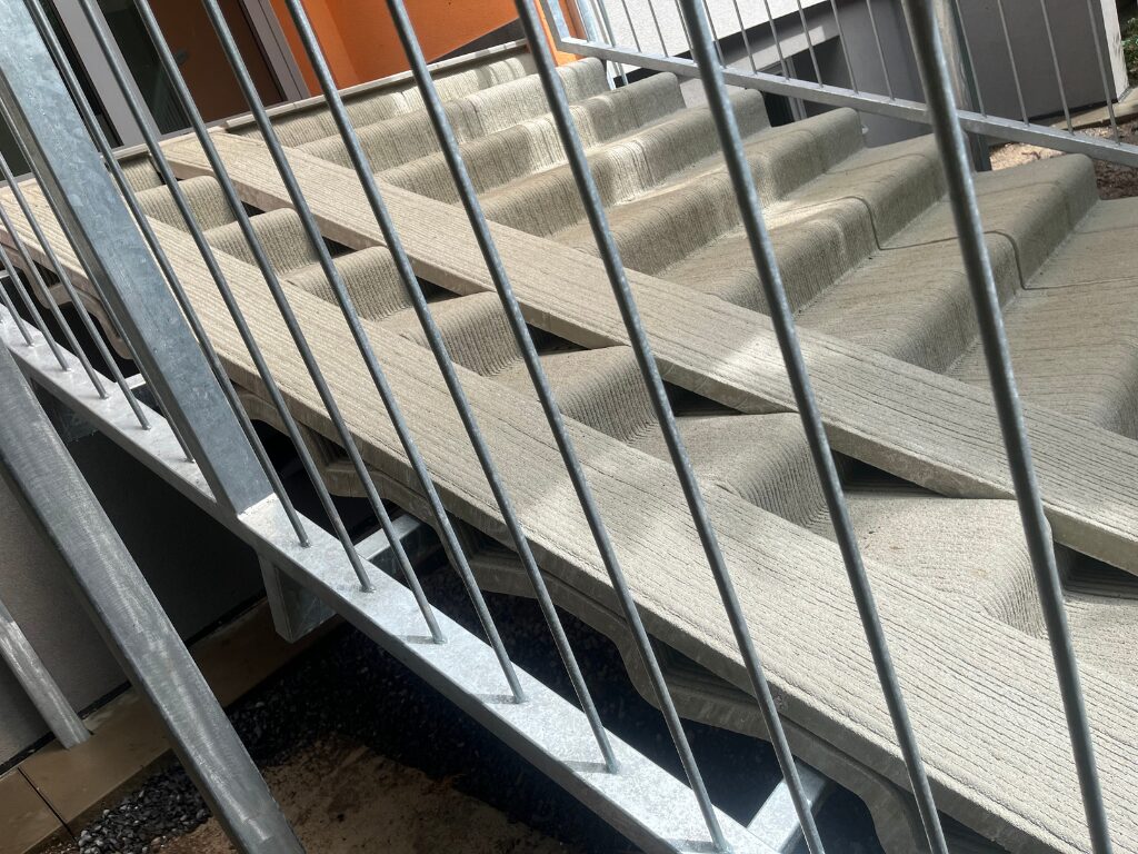 Betonové schody z 3D tiskárny od firmy Weber