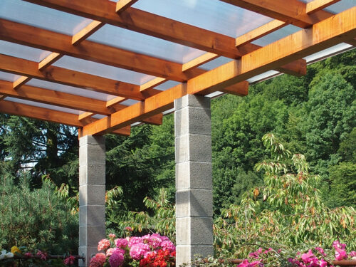 Zjistěte, jakým způsobem se polykarbonátové desky využívají ve stavebnictví