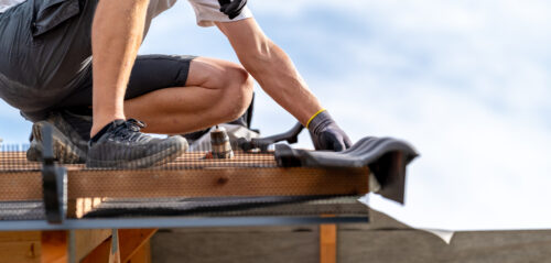 Podešev pracovních bot musí být pevná i dostatečně pružná, aby umožňovala práci v každé pozici (zdroj: Envato)