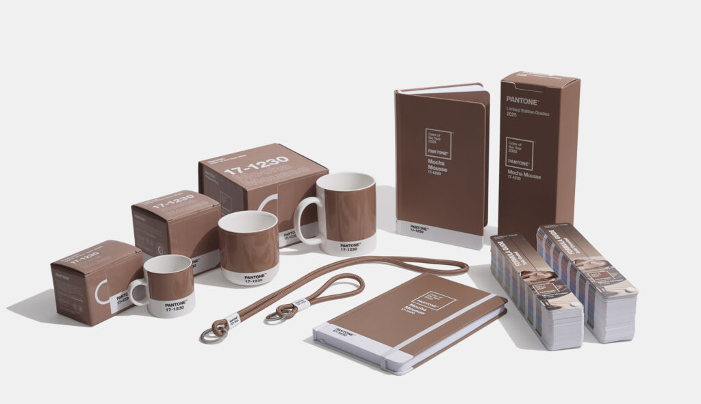 Pro lepší představu, jak bude barva roku působit na různých předmětech, vydává Pantone Institute vždy limitovanou edici vzorků (zdroj: PANTONE LLC)