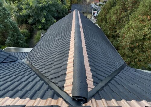 Bez řádného nátěru střešní krytina degraduje a brzy skrze ni začne zatékat