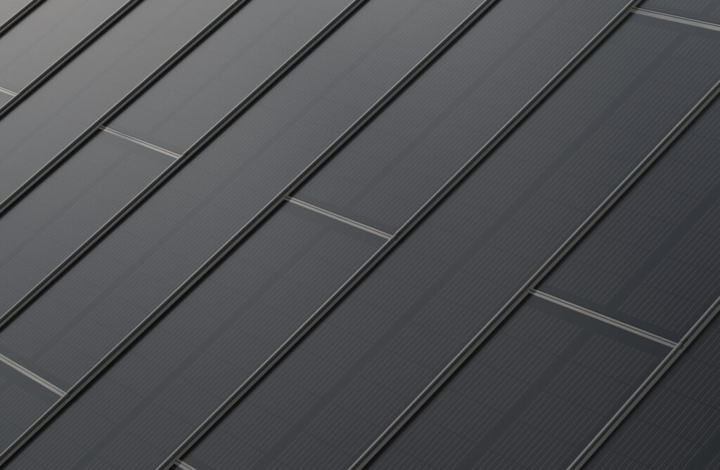 Matné sklo na povrchu panelů snižuje odlesky, takže se SOLROOF hodí i do měst a přírody (zdroj: Metal Trade Comax a.s.)