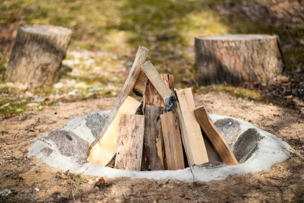 jak udělat ohniště z cihel