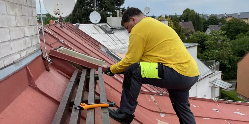 Den Braven nátěr na střechu