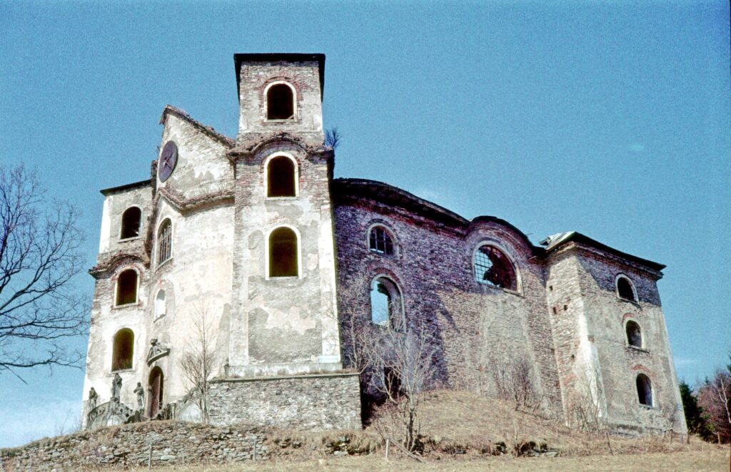 ruina kostela